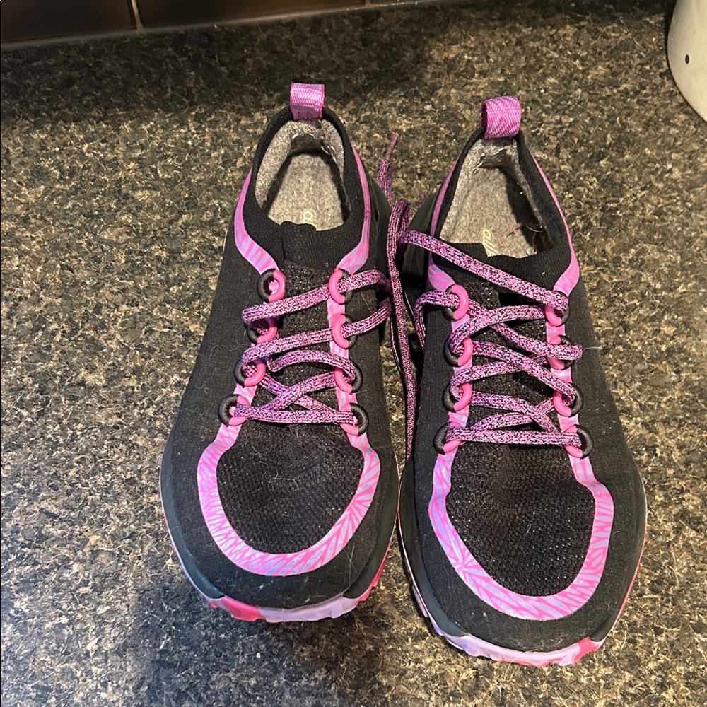 allbirds Women's Black and Pink Athletic Shoes